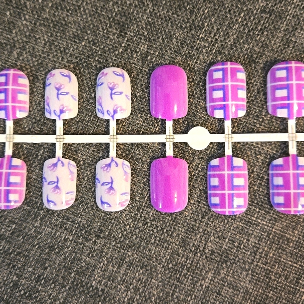 Purple Patterned Press-On Nails - Picture 4 of 6